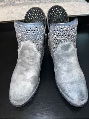 Circle G Women's Perforated Leather Distressed Ankle Booties SZ 10